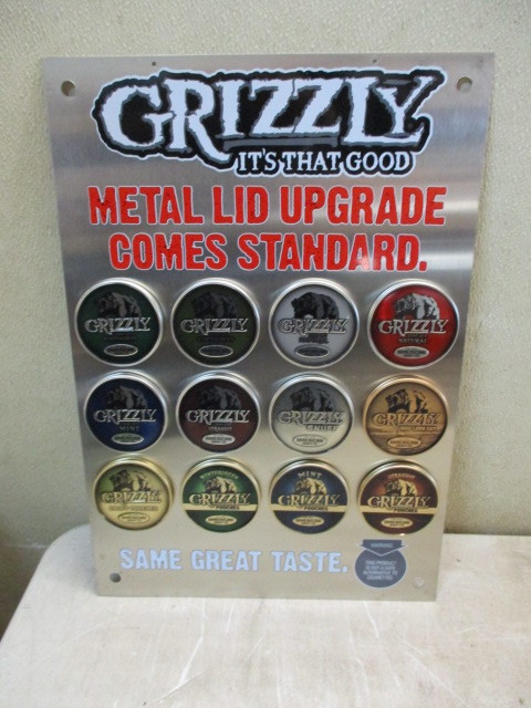 lot 101 image: Grizzly Tobacco Display