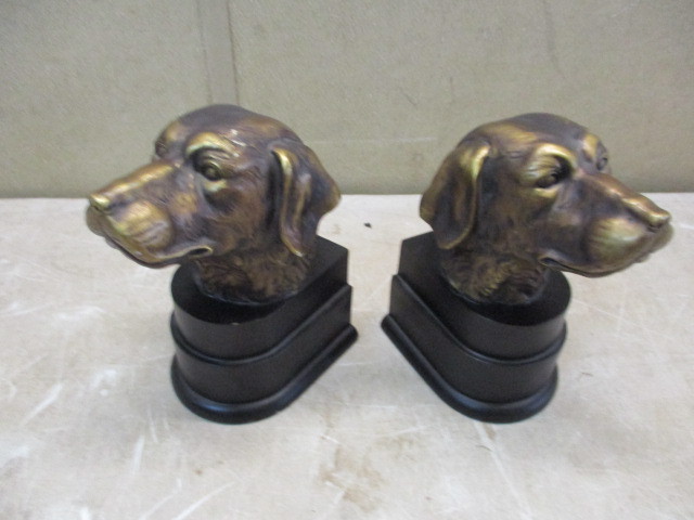lot 102 image: Hunting Dog Book Ends