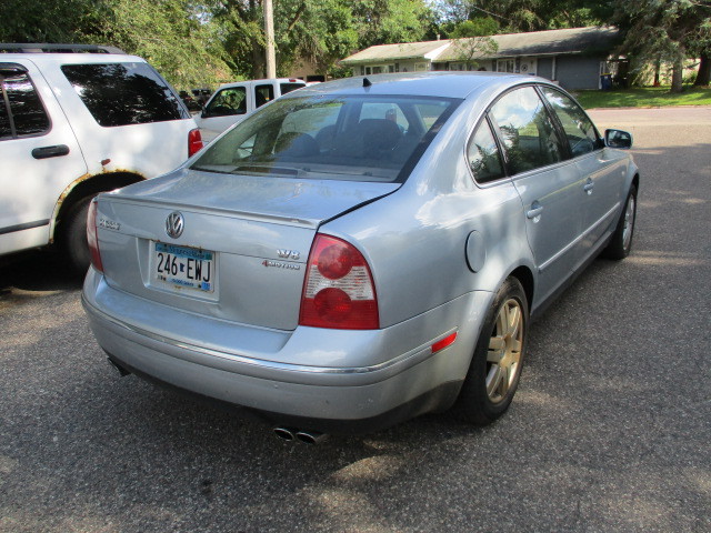 lot 2-3 image: 2003 VW Passat W8