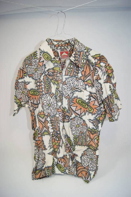 lot 34 image: Vintage Hawaiian Shirt