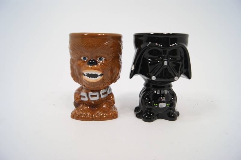 lot 71 image: 2 Star Wars Beer Mugs