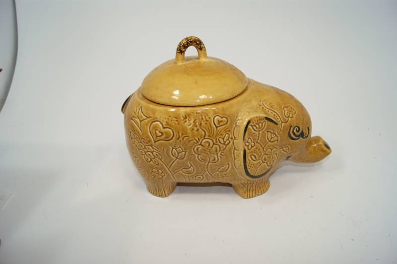 lot 74 image: Elephant Cookie Jar