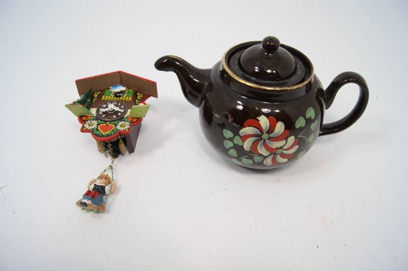 lot 75 image: Koo-Koo Clock and Tea Pot