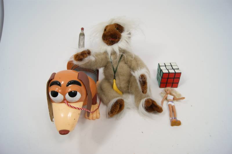 lot 85 image: Lot of toys