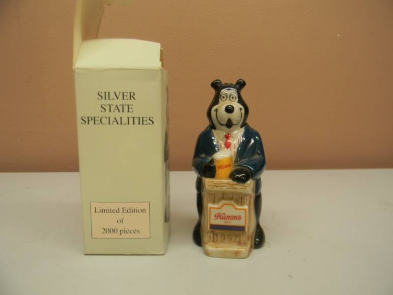 lot 22 image: VINTAGE HAMMS BEER BARTENDER BEAR 1997 - IN BOX - AWESOME PIECE - APPROX 5 - SEE PICTURES