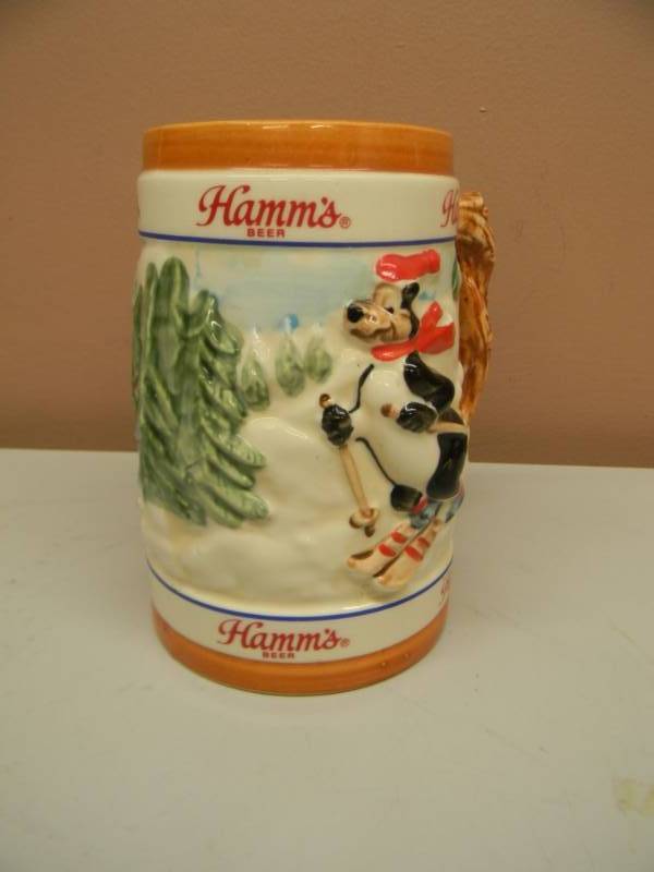 lot 27 image: VINTAGE HAMMS BEER BEAR STEIN 1986 WINTER MUG - NICE - SEE PICTURES