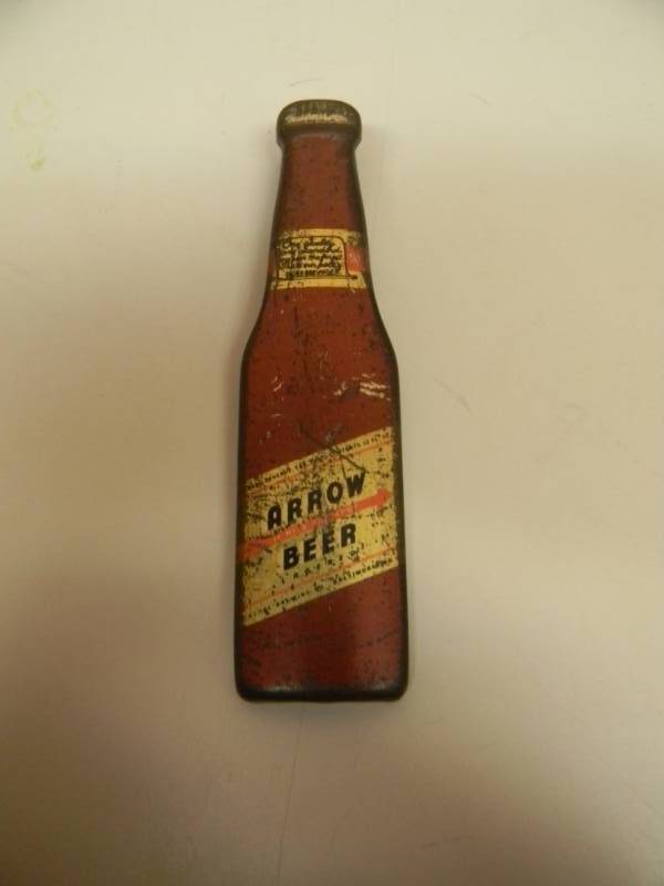 lot 46 image: VINTAGE ARROW BEER METAL ADVERTISING BEER BOTTLE OPENER - SHAPED LIKE A BOTTLE - RARE - SEE PICTURES