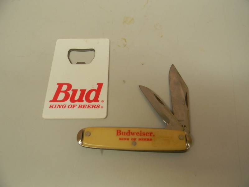lot 47 image: VINTAGE 1960s Budweiser Beer KING OF BEERS Pocket Knife - Very Cool Advertising Piece USA - WITH OPENER - SEE PICTURES