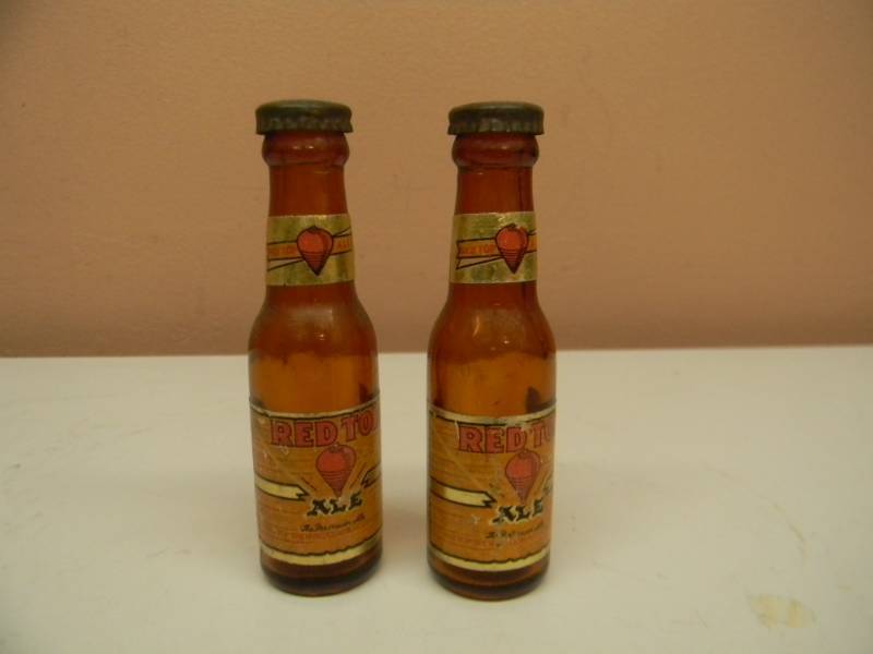 lot 60 image: RARE - VINTAGE RED TOP ALE BEER SALT & PEPPER SHAKERS - RARE - NICE - SEE PICTURES