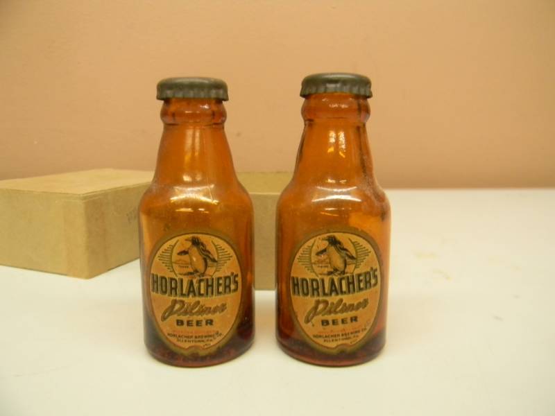 lot 61 image: RARE - VINTAGE HORLACHERS PILSNER BEER BEER SALT & PEPPER SHAKERS - RARE - NICE - SEE PICTURES
