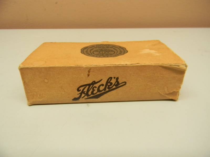 lot 63 image: RARE - VINTAGE FLECKS BEER SALT & PEPPER SHAKERS WITH BOX - RARE - NICE - SEE PICTURES