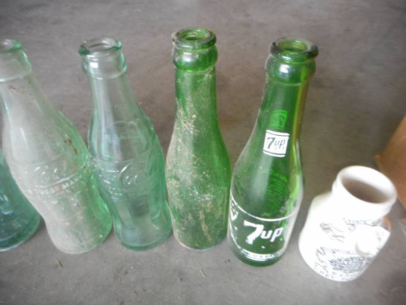 lot 11 image: Vintage Soda Bottles