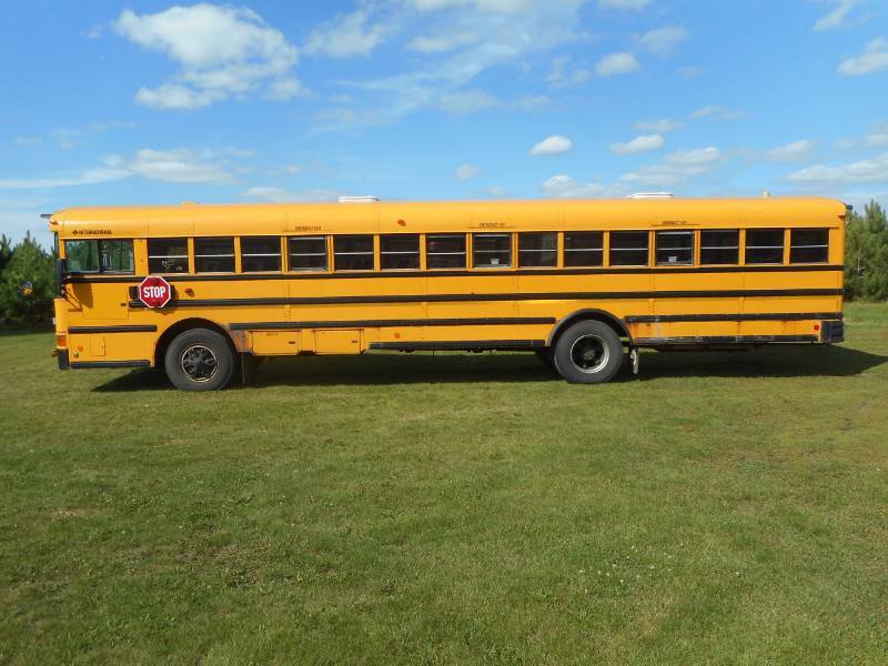 lot 5 image: 2001 International School Bus