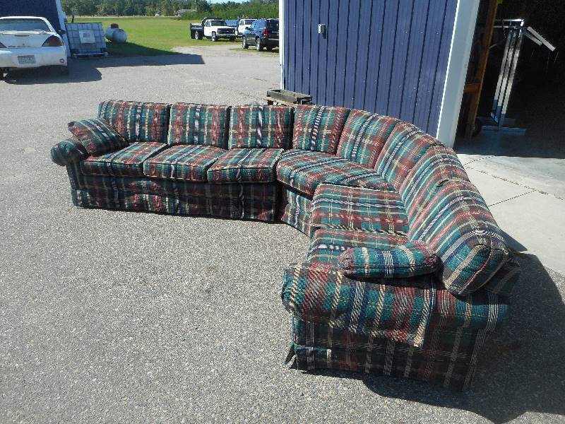 lot 13 image: Sectional Couch