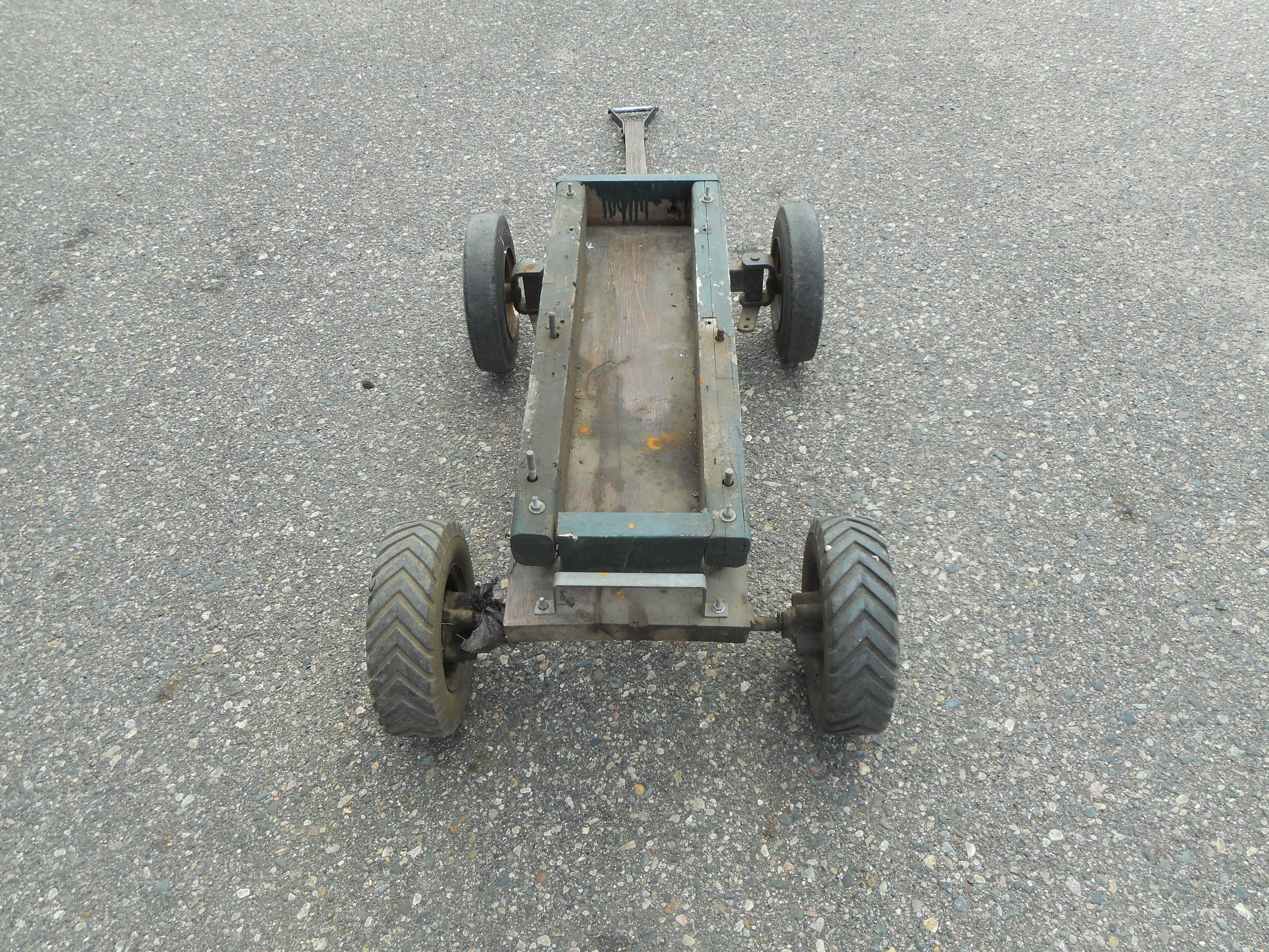lot 20 image: Utility Cart