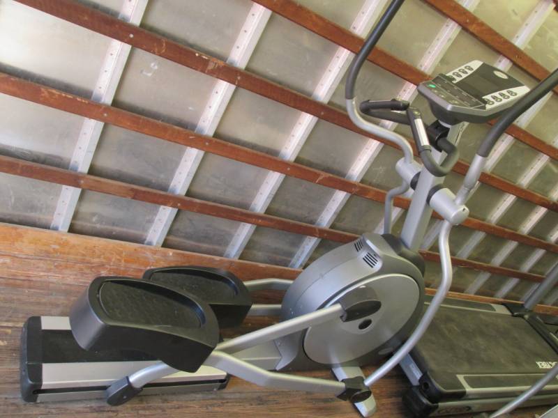 lot 6 image: Matrix T3 elliptical machine...