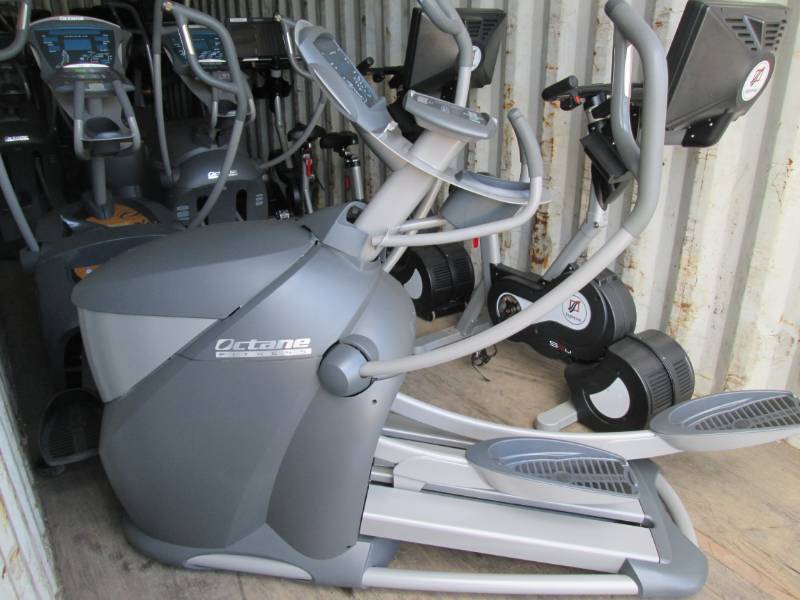 lot 8 image: Octane fitness Pro 3700 elliptical...
