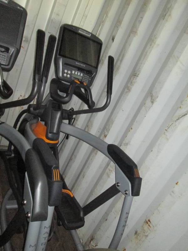 lot 17 image: Matrix 7XI ascent trainer...