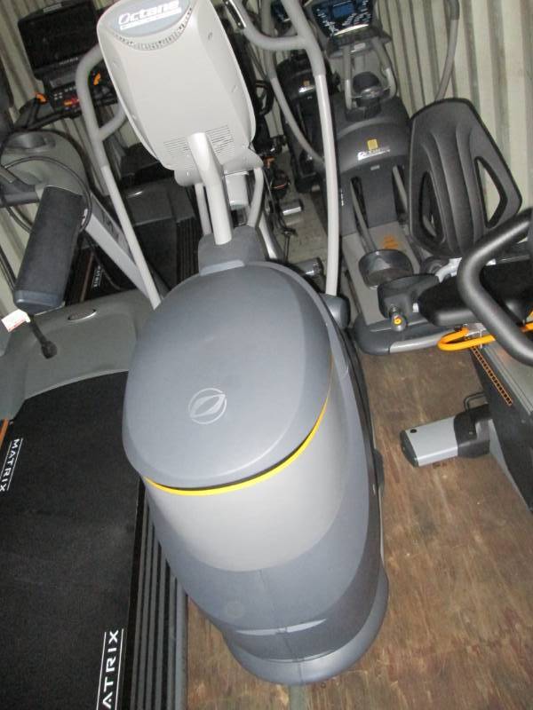 lot 24 image: Octane Pro 4700 elliptical machine...
