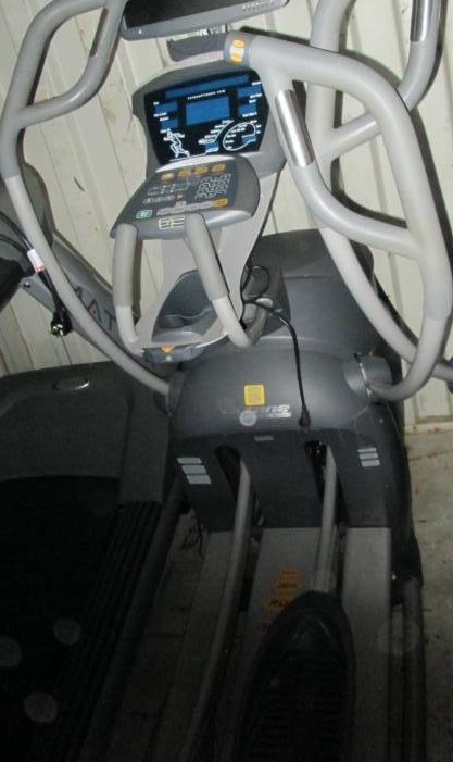 lot 27 image: Octane Pro 4700 elliptical machine...