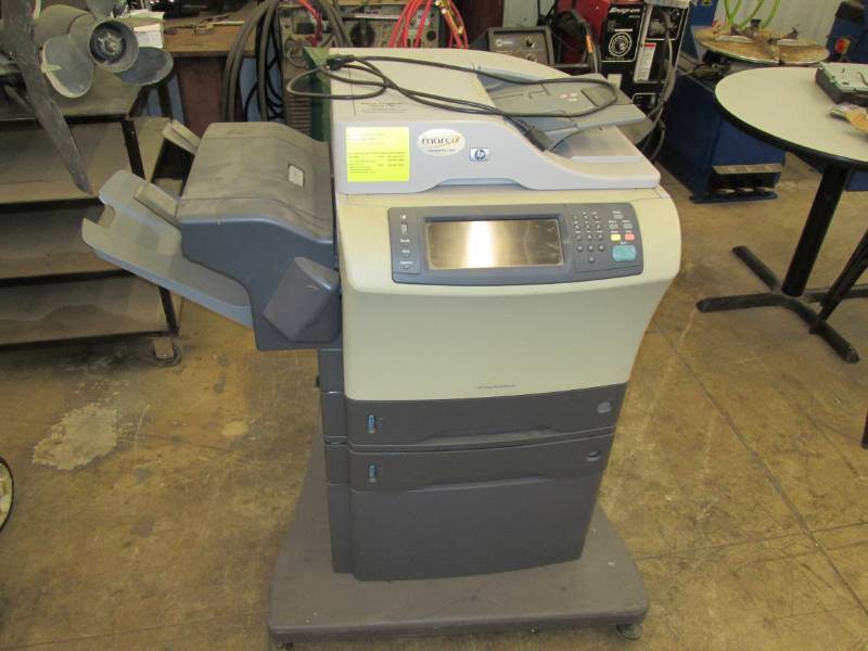 lot 32 image: HP Q3944A commercial copier with au...