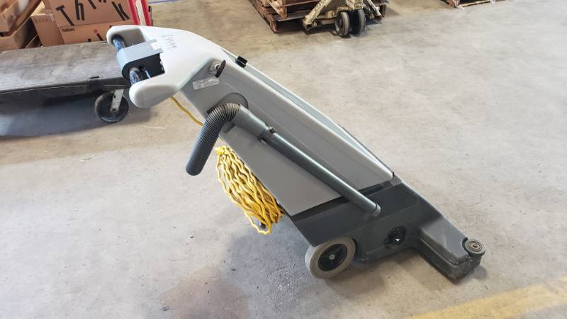 lot 1 image: Commercial Vaccum