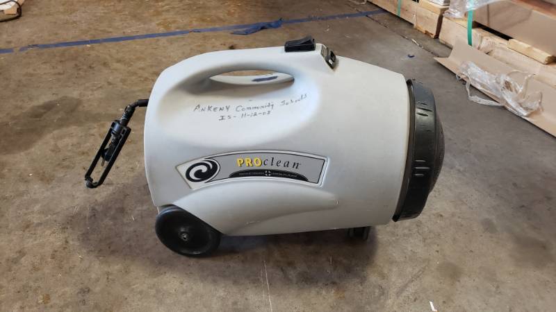 lot 5 image: Commercial Vaccum