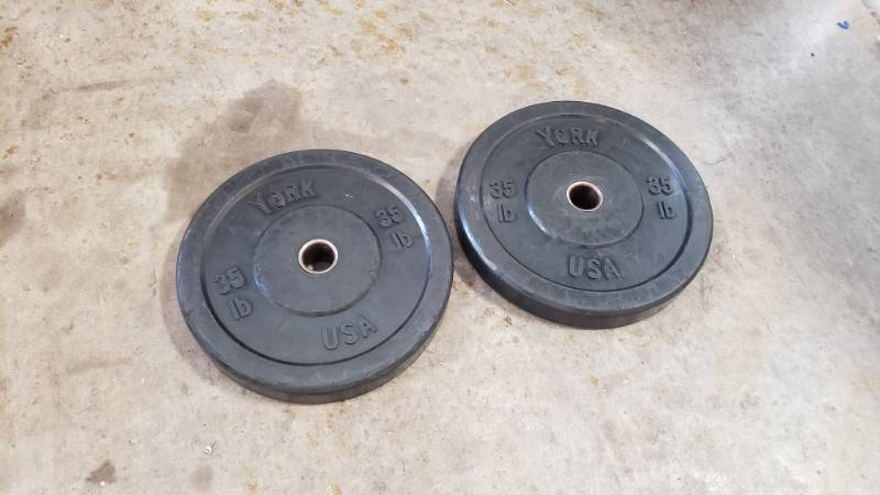 lot 9 image: 35LBS Bumper Plates