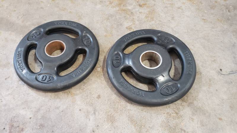 lot 14 image: 10LBS Bumper Plates