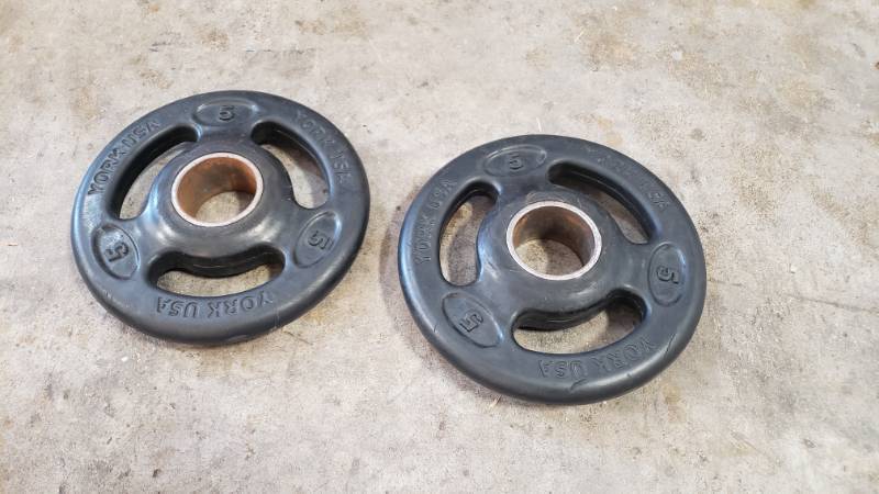 lot 15 image: 5LBS Bumper Plates
