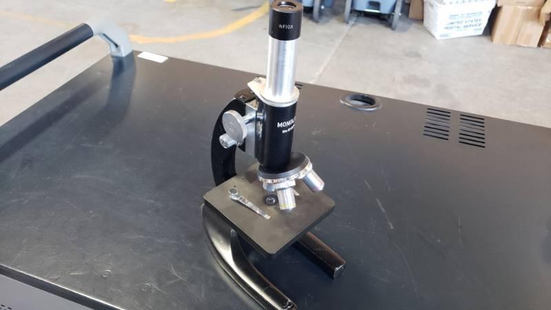 lot 17 image: MonoLux Microscope