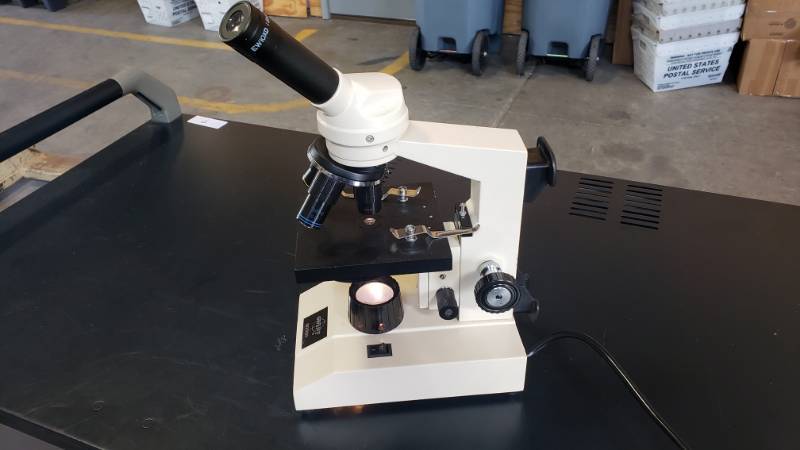 lot 19 image: Swift Lighted Microscope