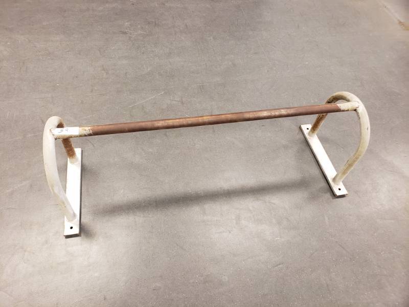 lot 39 image: Chin-up Bar