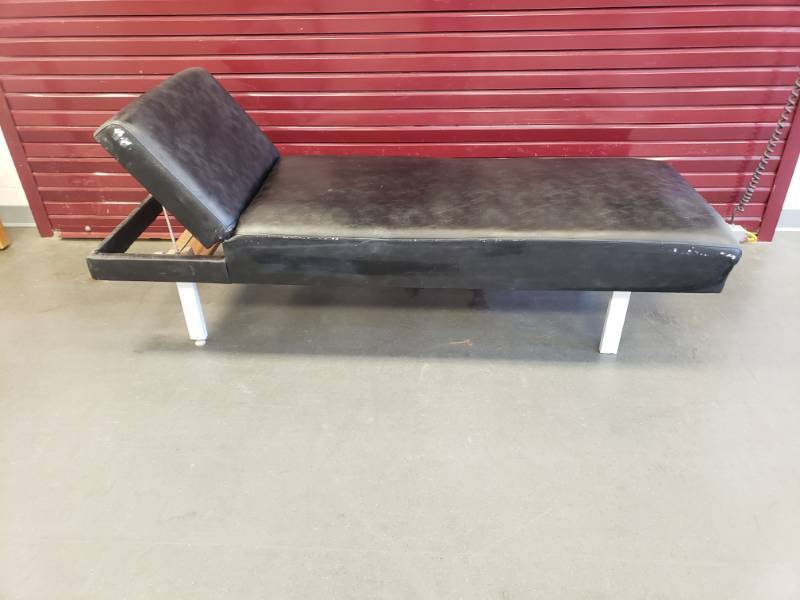 lot 57 image: Recovery Couch