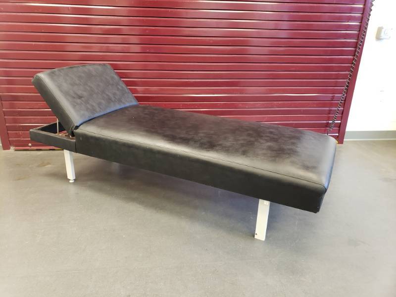 lot 58 image: Recovery Couch
