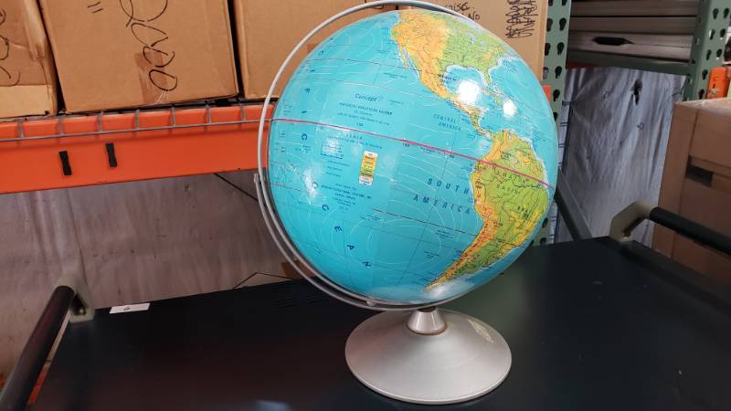 lot 8 image: World Globe