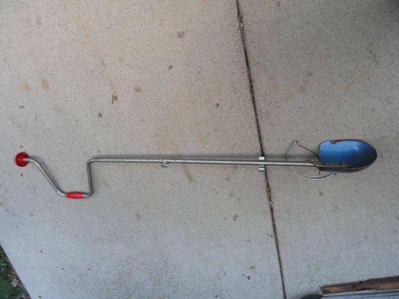 lot 16 image: 6 Hand Augers