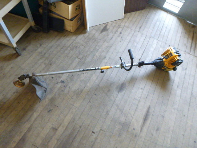lot 7 image: Cub Cadet ST4175 Weed Whip