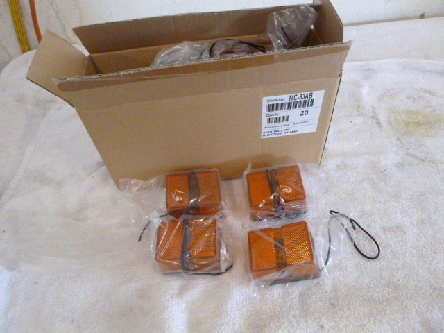 lot 21 image: Case of Optronics Amber Trailer Clearance Lights