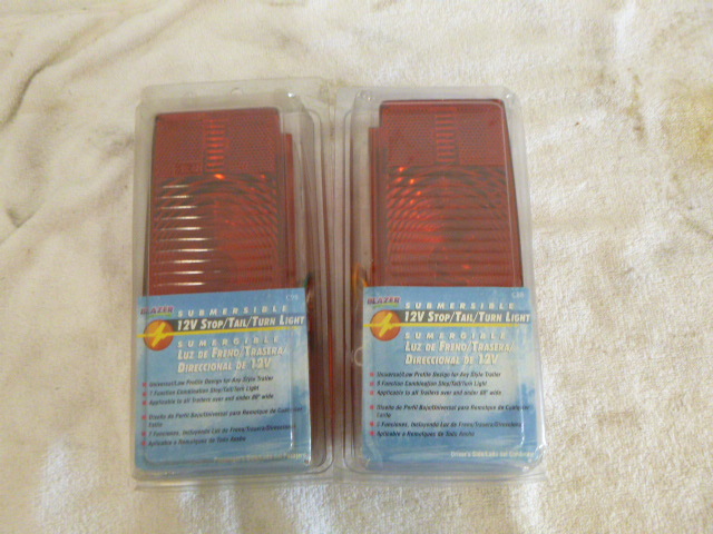 lot 22 image: 2 Blazer Submersible 12V StopTailTurn Lights