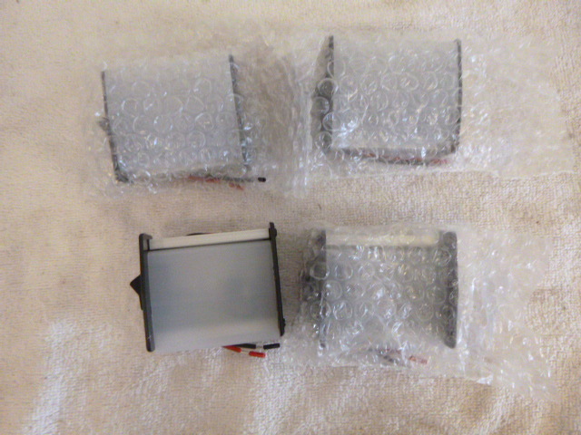 lot 33 image: 4 Fish House Lights