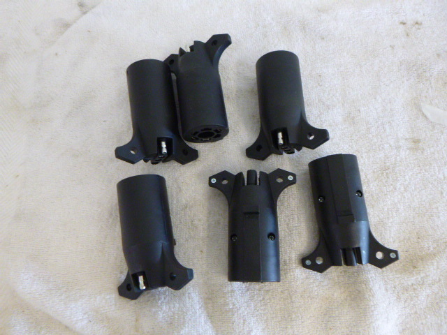 lot 35 image: 6 7-Pin to 4-Pin Conversion Plug