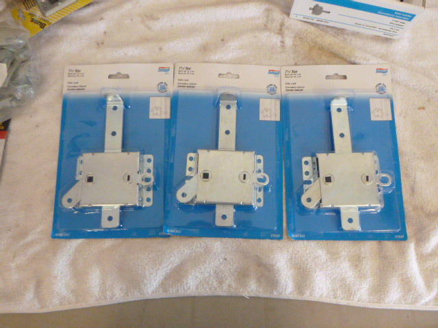 lot 52 image: 3 National 7 12 Bar Side Locks