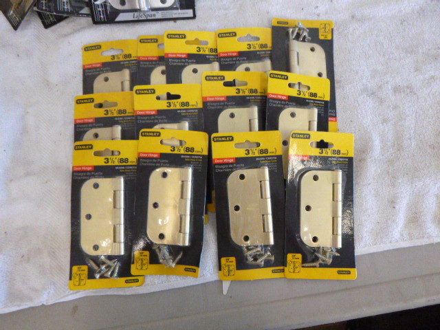 lot 68 image: 13 Stanley 3 12 Door Hinges