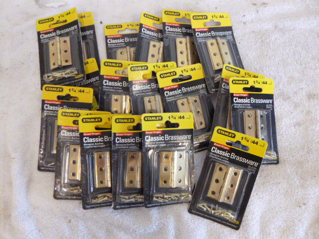 lot 70 image: 18 Stanley 1 34 Broad Hinges