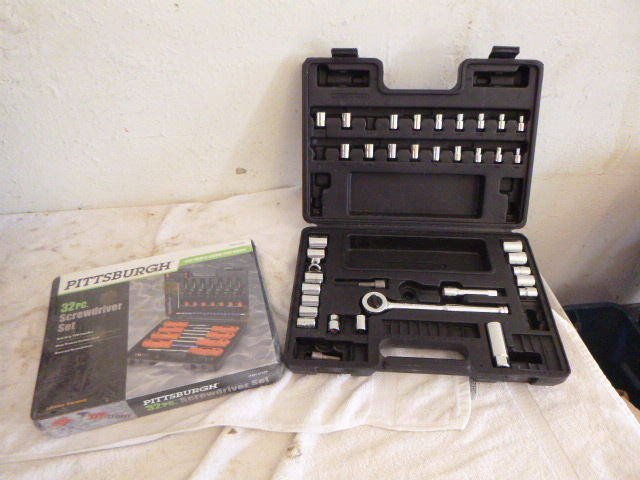 lot 134 image: New Pittsburg 32 Piece Screwdriver Set