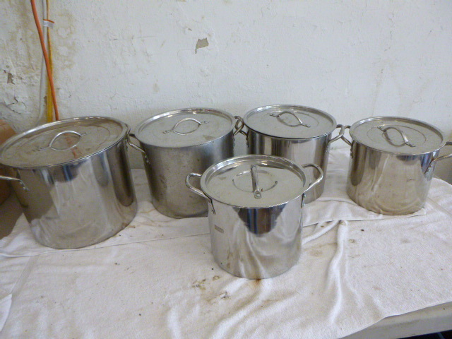 lot 144 image: 5 Large Pots with Lids