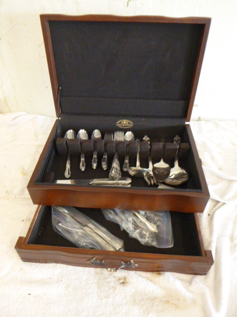 lot 152 image: Reed a& Barton Silverware