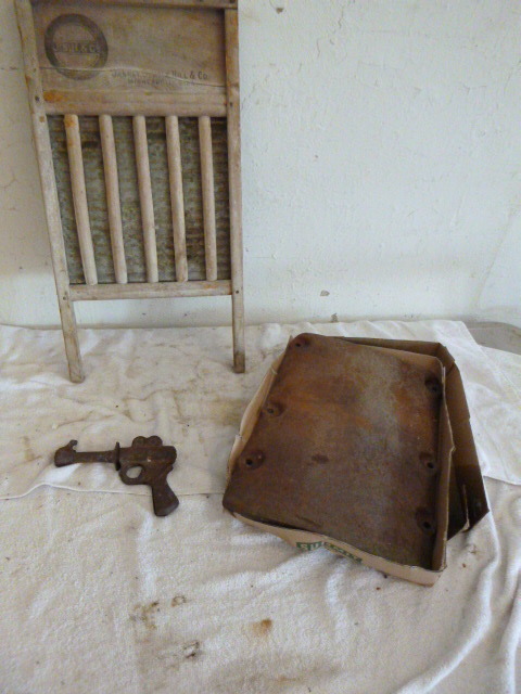 lot 158 image: Vintage Items