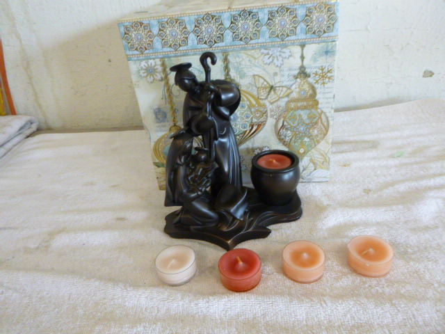 lot 160 image: Party Lite Nativity Statute